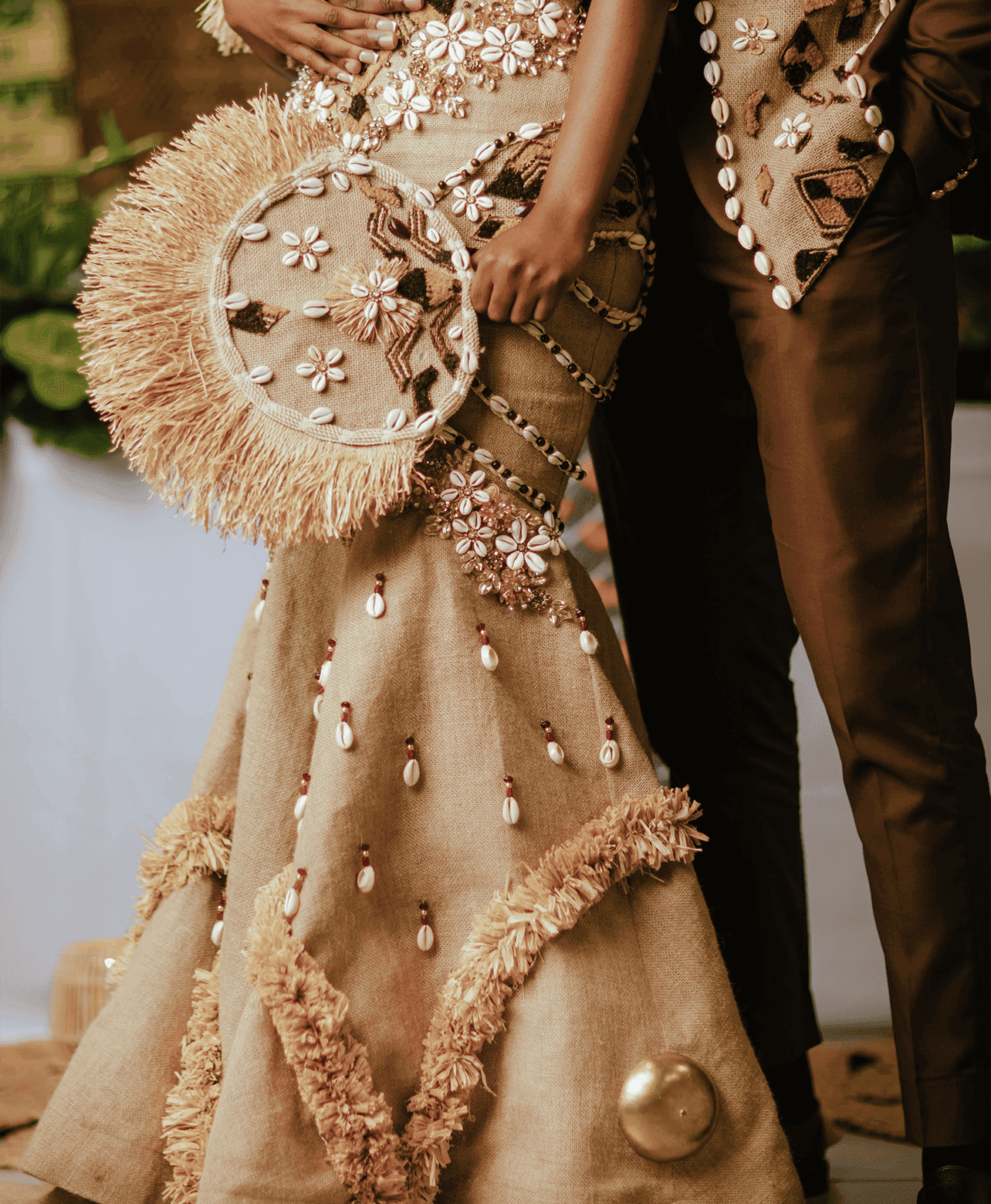Tenue de mariage en raphia et cauris — EL MYRAH